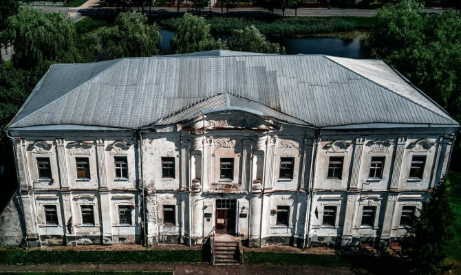 Амаль гатычны замак і палац. У Гродзенскай вобласці зноў выставілі на продаж вядомыя сядзібы (абноўлена)