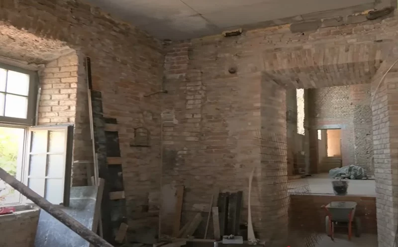 Шкляны ліфт і ўнутраны дворык. Калі завершаць рэканструкцыю піўзавода ў Гродне