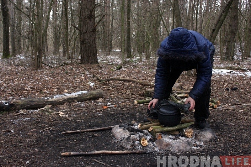 "Это не та жизнь, о которой я мечтала". Девушка-сирота из Гродно четыре года живет в лесу "Это не та жизнь, о которой я мечтала". Девушка-сирота из Гродно четыре года живет в лесу