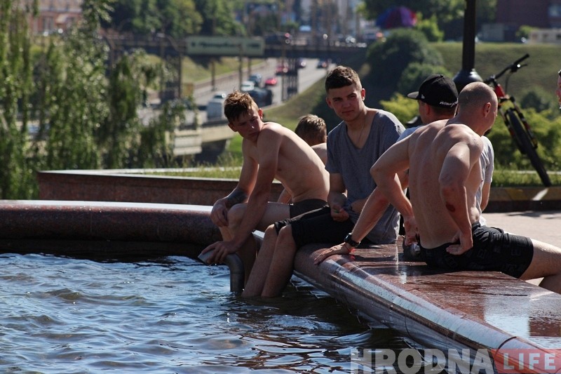 Фотофакт: в жару гродненцы тянутся к воде Фотофакт: в жару гродненцы тянутся к воде