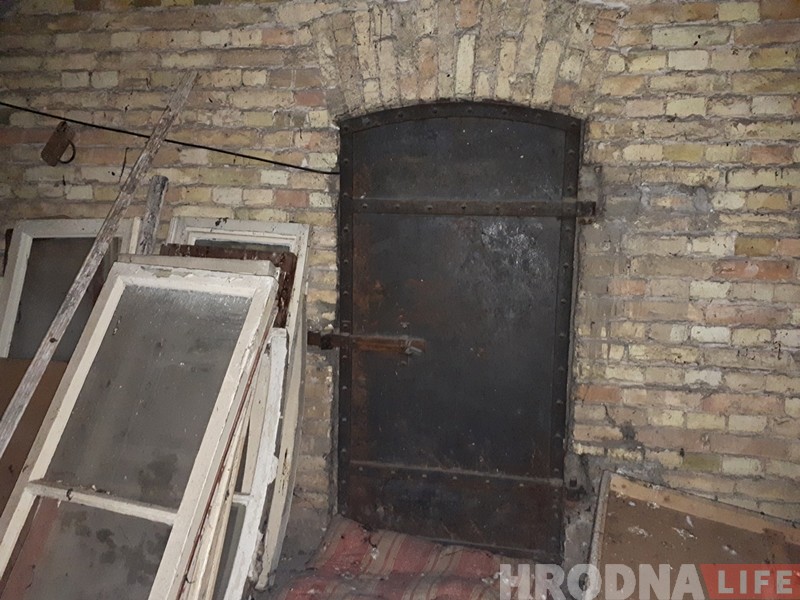 Смотрите, какую надпись на чердаке дома в Гродно оставили солдаты в 1930-х. Мы попытались расшифровать Смотрите, какую надпись на чердаке дома в Гродно оставили солдаты в 1930-х. Мы попытались расшифровать
