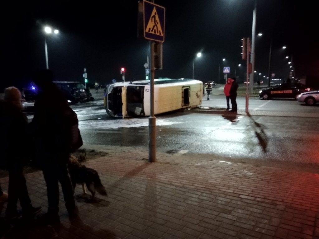 В Ольшанке столкнулась маршрутка с микроавтобусом. Есть пострадавшие (обновлено)