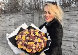 Любовь с аппетитом: Гродненка делает букеты, которые можно съесть