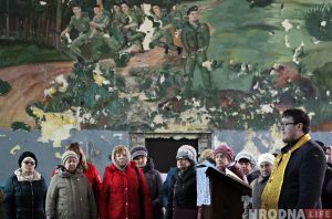 «Всё делаем сами». Бывший спортзал военного городка стал местом молитв