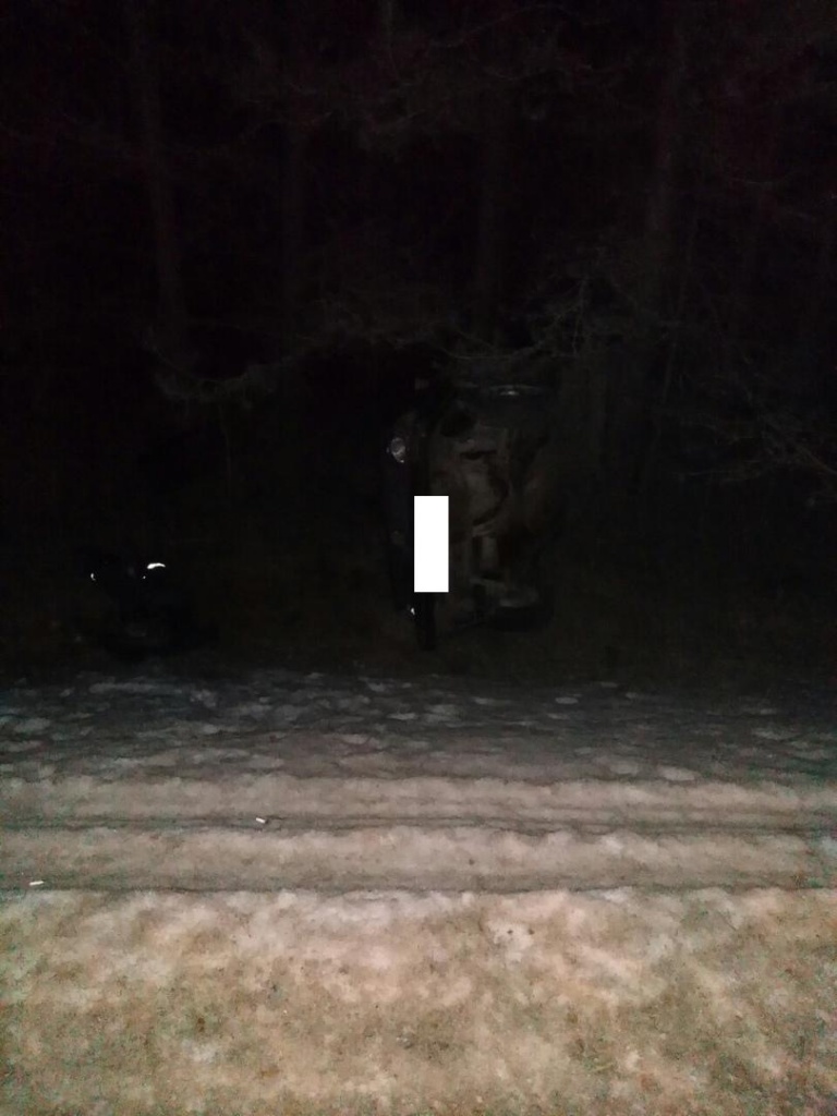 Под Новогрудком машина съехала в кювет. Один пассажир скончался Под Новогрудком машина съехала в кювет. Один пассажир скончался