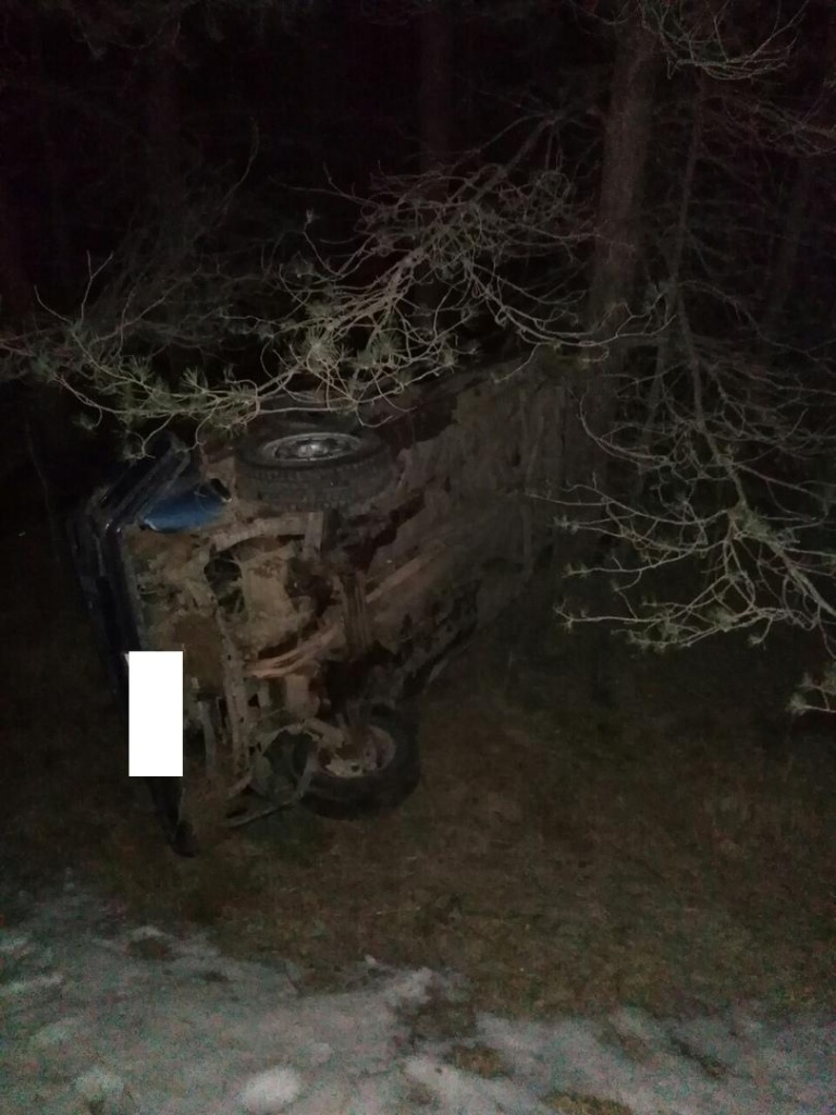 Под Новогрудком машина съехала в кювет. Один пассажир скончался Под Новогрудком машина съехала в кювет. Один пассажир скончался