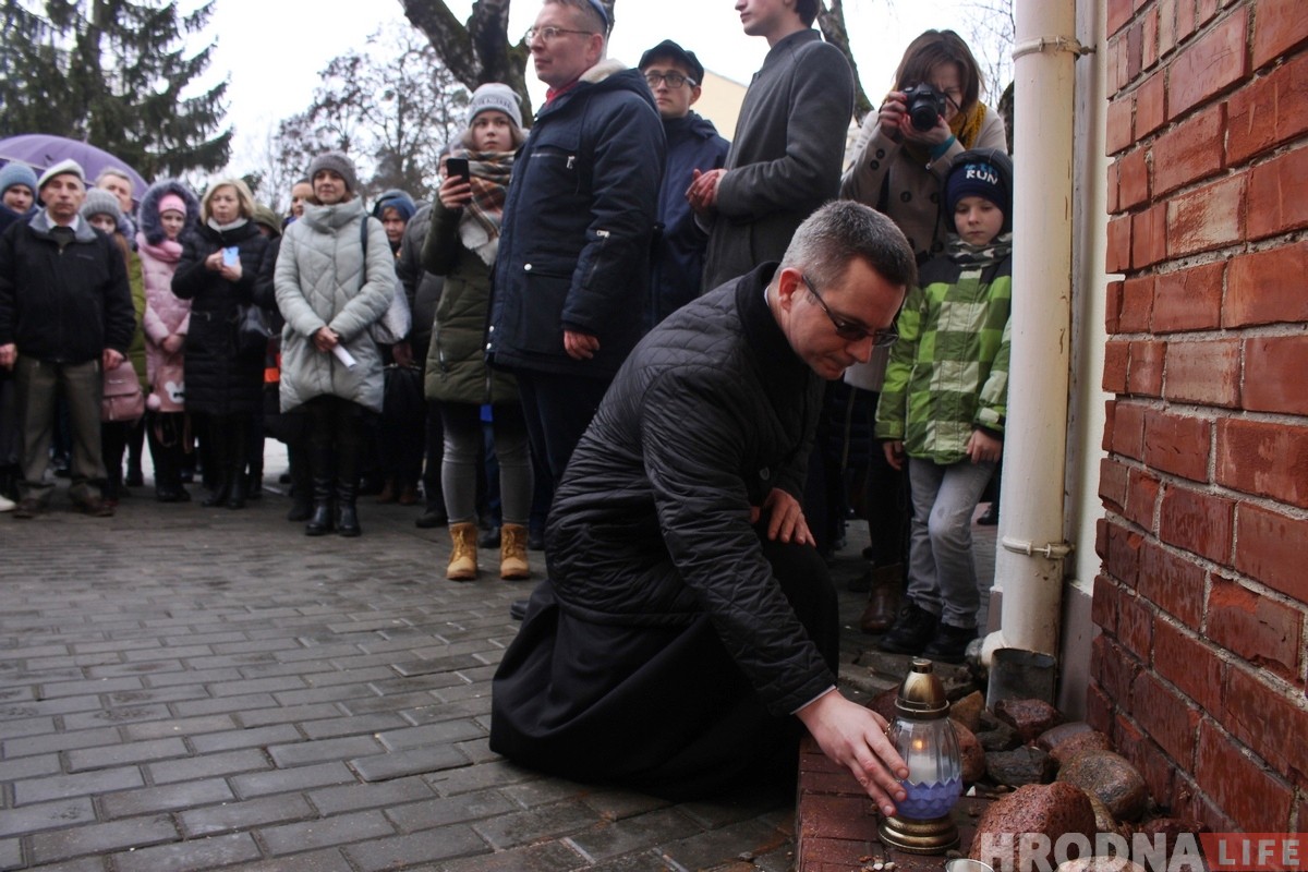 Марш памяти: в Гродно вспомнили евреев, которых 76 лет назад вывезли на смерть Марш памяти: в Гродно вспомнили евреев, которых 76 лет назад вывезли на смерть