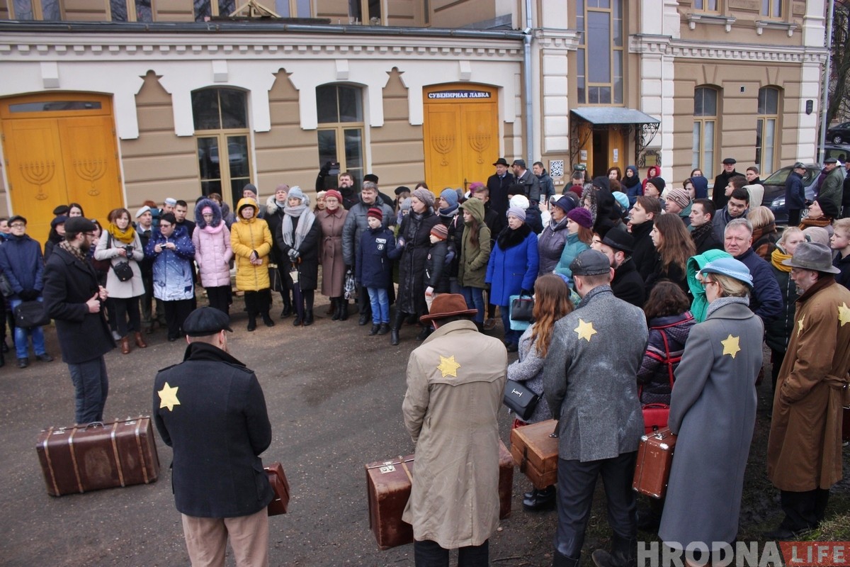 Марш памяти: в Гродно вспомнили евреев, которых 76 лет назад вывезли на смерть Марш памяти: в Гродно вспомнили евреев, которых 76 лет назад вывезли на смерть