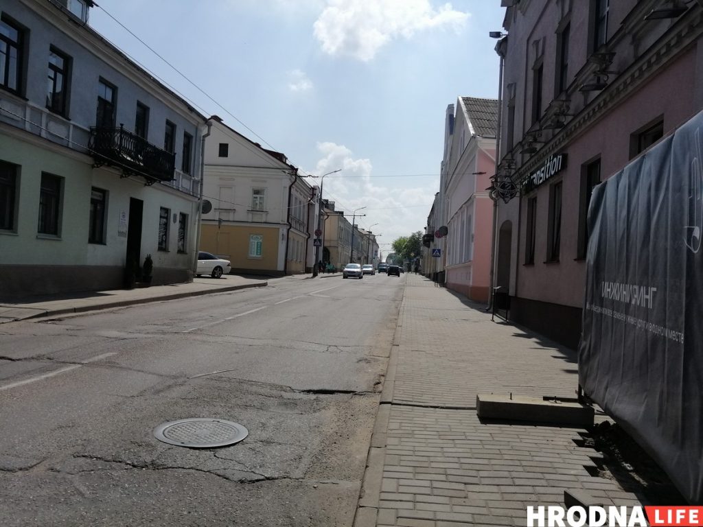 Видеофакт: Ломали вишню экскаватором, так как не было пил