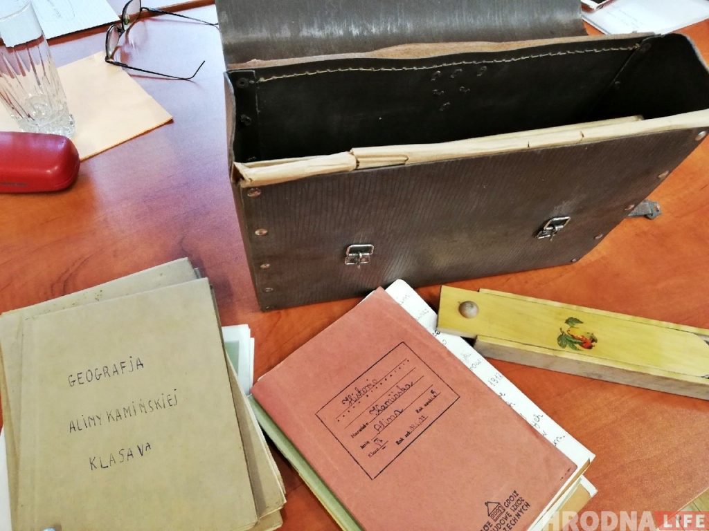 В польском Слупске нашли портфель гродненской школьницы, который переносит в конец 1930-х