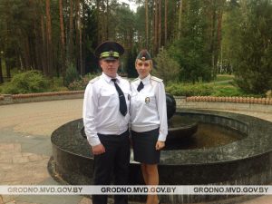 Семейная милицейская пара возвращалась домой и задержала пьяных угонщиков