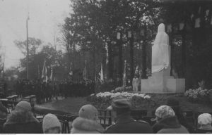 Самый старый городской памятник. Как открывали бюст Элизы Ожешко 90 лет назад