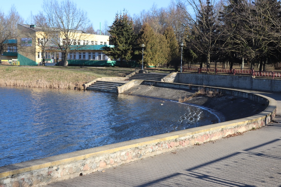 «Бросил пакет с кроссовками и прыгнул в воду». Курсант-пограничник в Лиде спас тонущего школьника