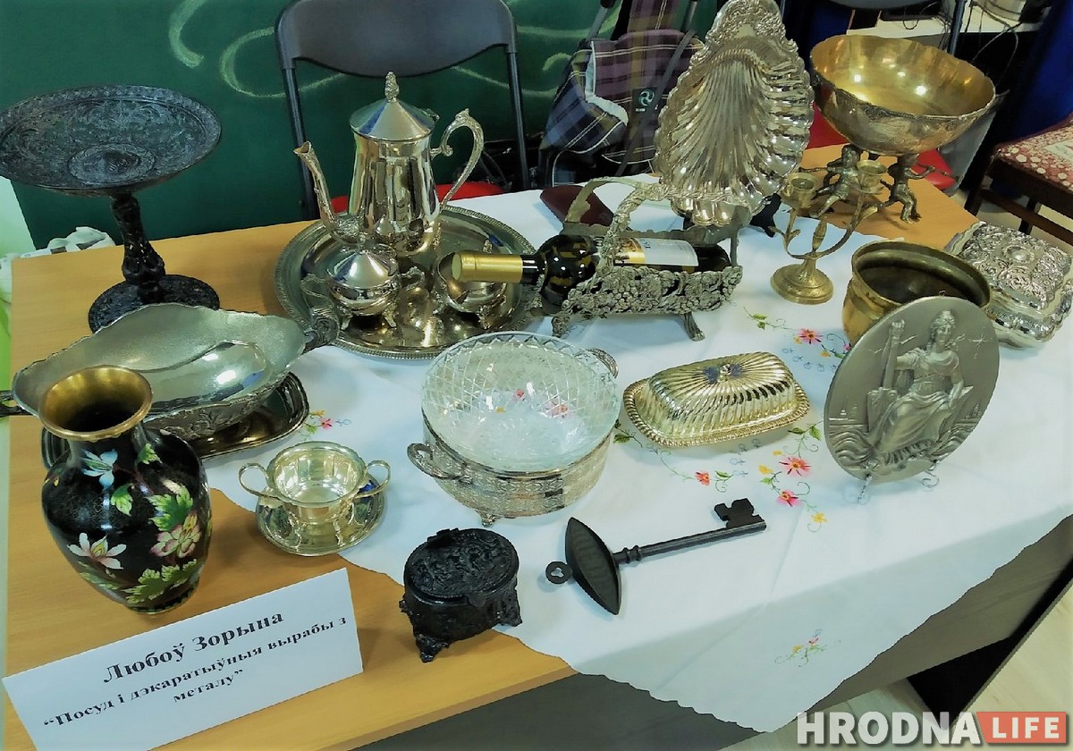Ад цукерачных фанцікаў да аскепкаў Пампеі. На Жывой бібліятэцы распавялі, што калекцыянуюць гродзенцы
