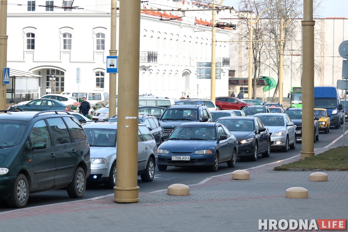 В центре Гродно пробки из-за аварии на Старом мосту и закрытия Большой Троицкой
