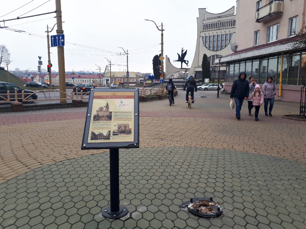На Маставой зламалі слуп з паказальнікамі