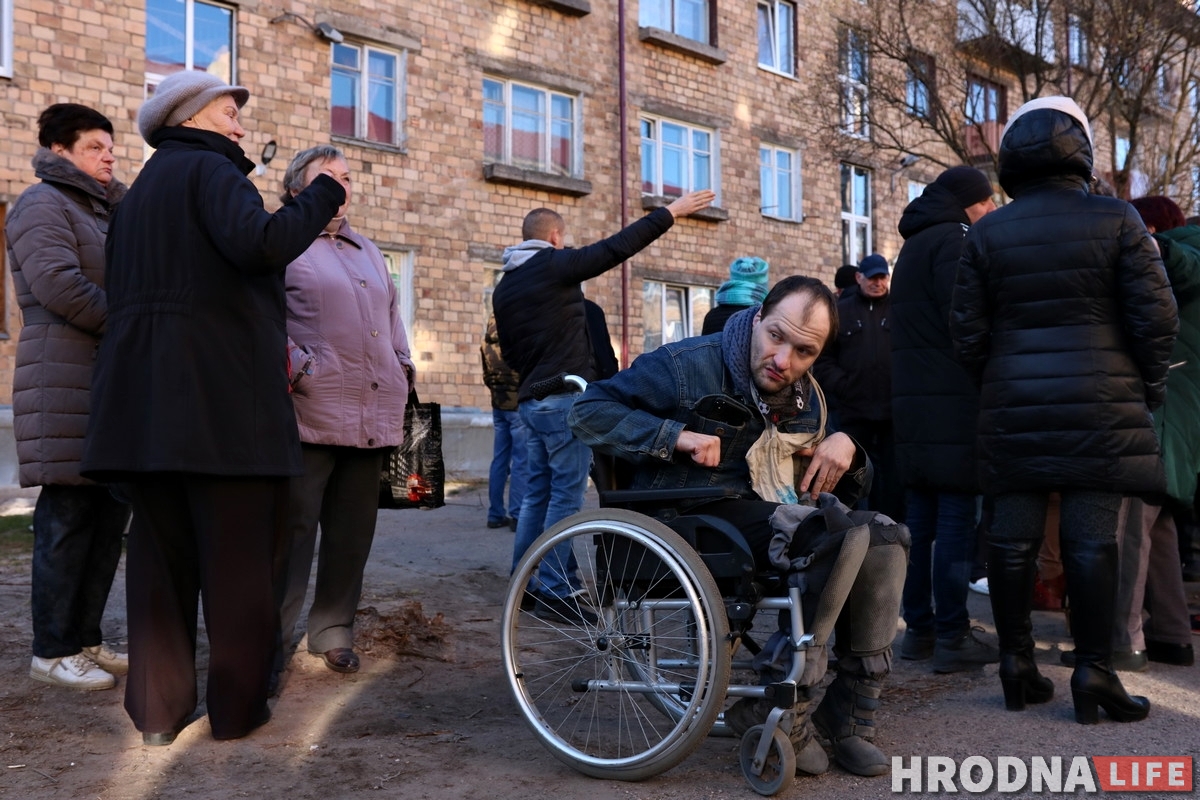 «Какой коронавирус? У нас ремонт не доделали!» Жители Гагарина вышли на улицу с претензиями