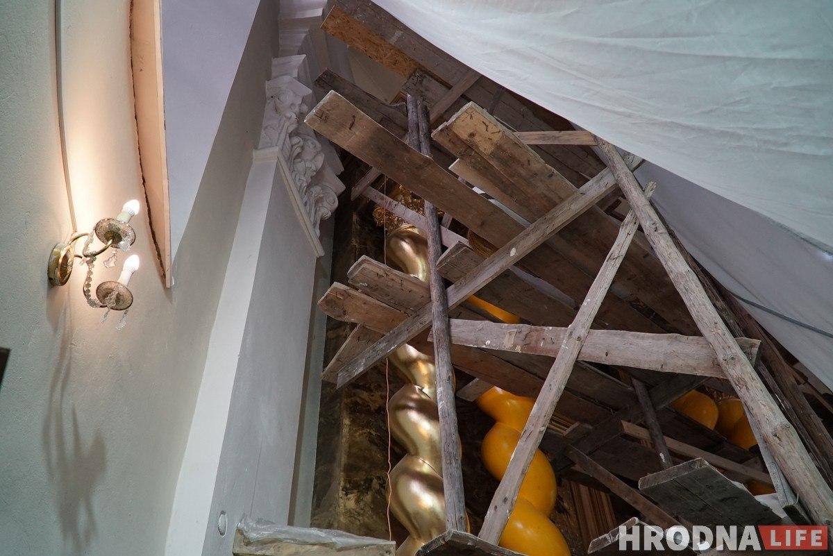 С нуля по старым фотографиям: в Гродно восстанавливают алтарь XVII века