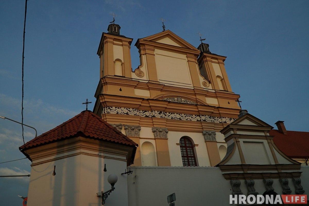 С нуля по старым фотографиям: в Гродно восстанавливают алтарь XVII века