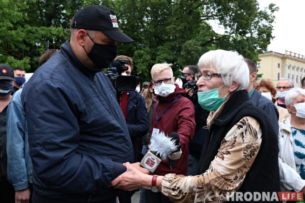 «Менш за 1000 подпісаў мы не збіралі». Гродна стаў першым горадам, куды прывезлі Святлану Ціханоўскую
