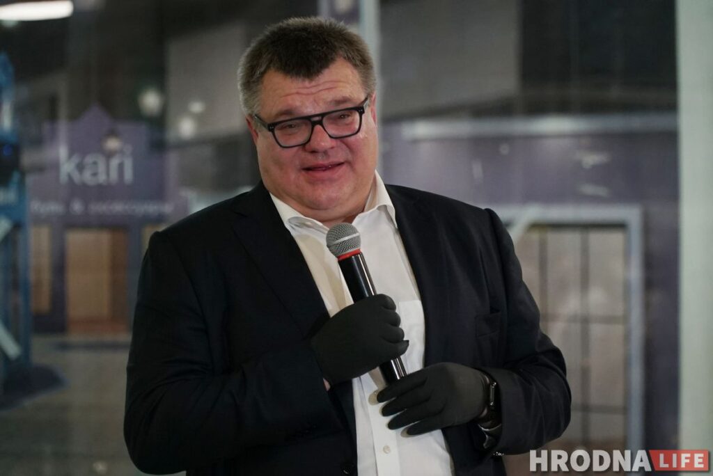 “Не идти на выборы – проголосовать за власть”. Виктор Бабарико собрал на встрече 250 гродненцев