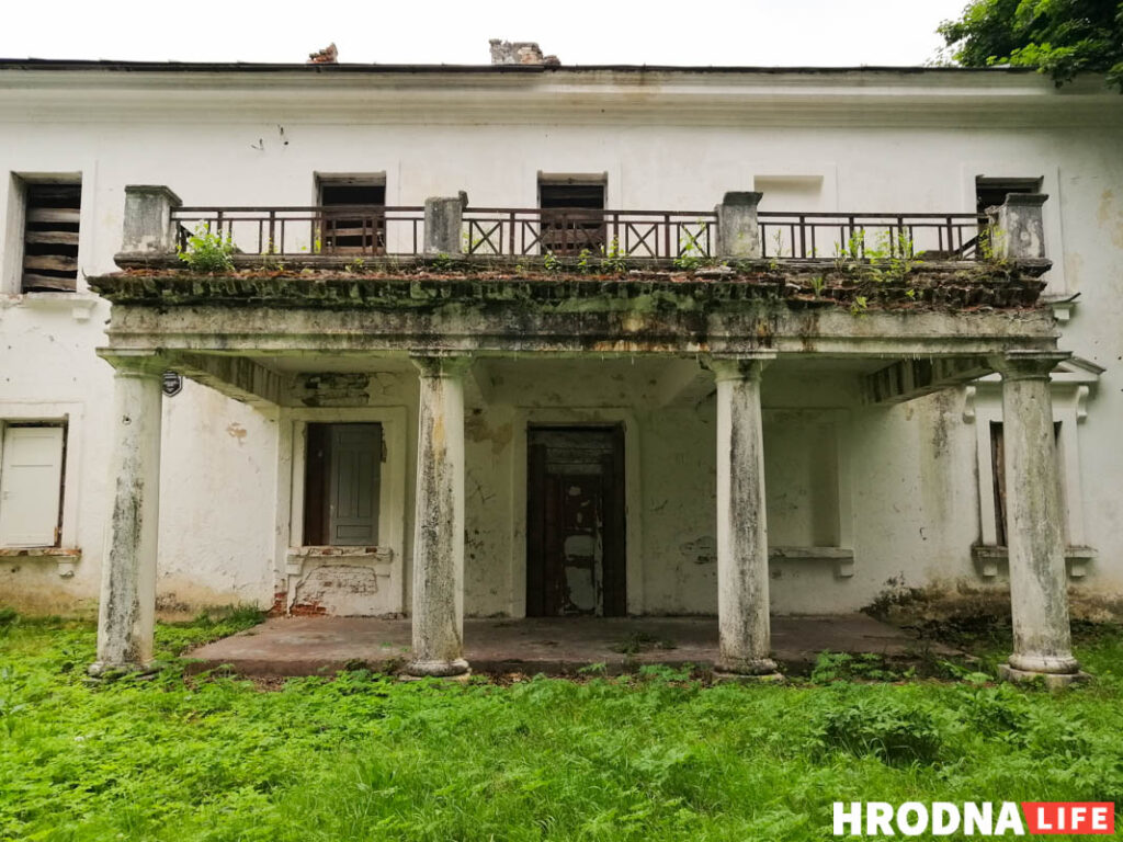 Самы буйны маёнтак ВКЛ, палац Храптовічаў у Шчорсах, выставілі на продаж. Паўторна