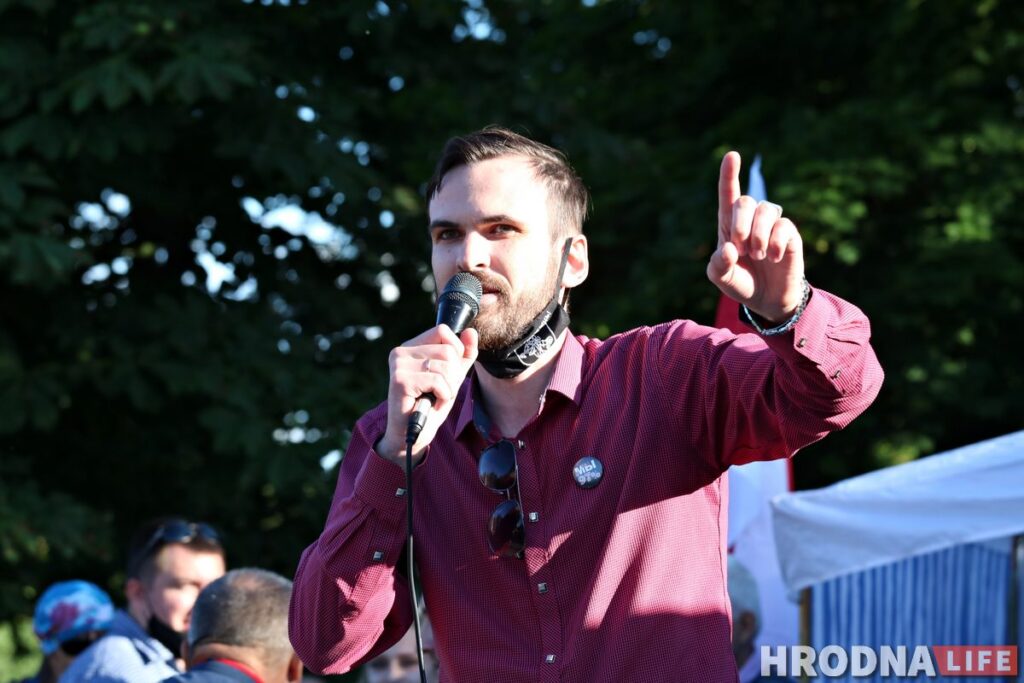 "Выхавала дзяцей і патрыёта Ціханоўскага". Першы пікет за Святлану Ціханоўскую ў Гродне сабраў 1500 чалавек