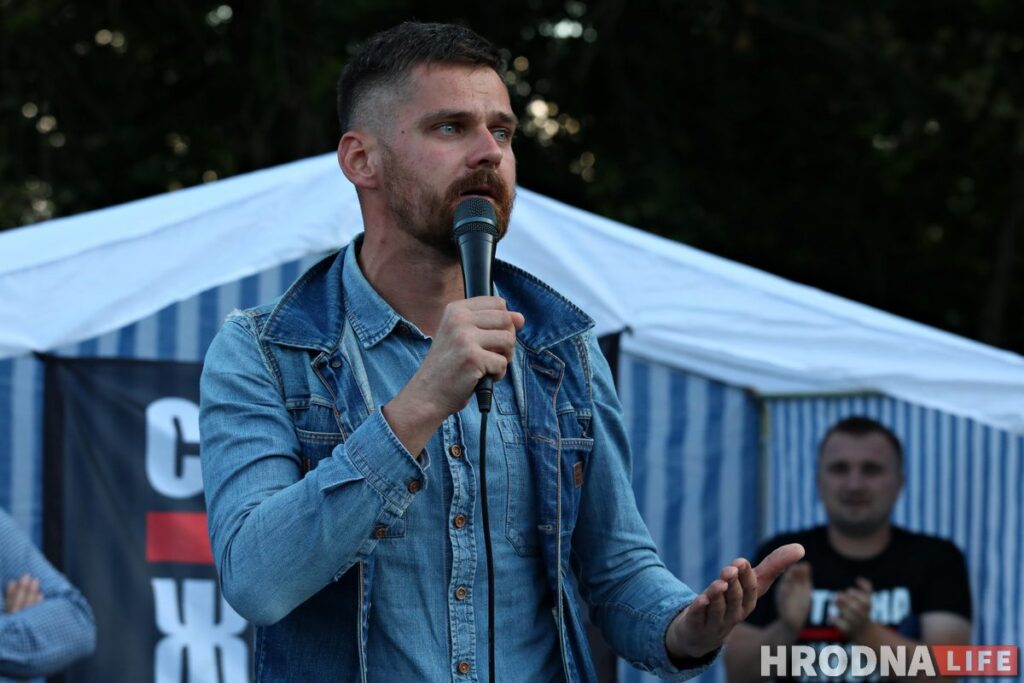 "Выхавала дзяцей і патрыёта Ціханоўскага". Першы пікет за Святлану Ціханоўскую ў Гродне сабраў 1500 чалавек
