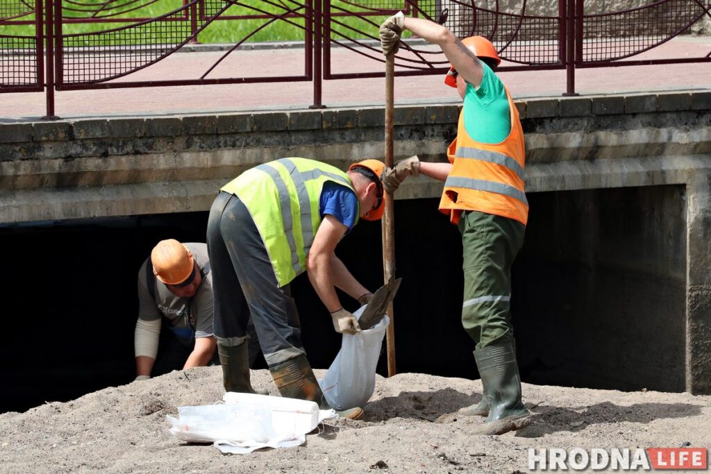 «Такога яшчэ не было». Чаму знікла вада з сажалкі на Віленскай?