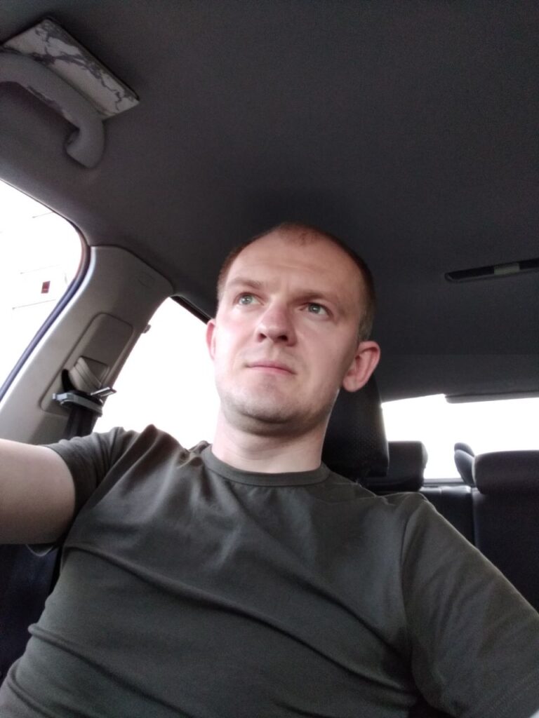 Во время протестов ОМОНовец напал на таксиста в Гродно и пострадал. Избитого гродненца могут посадить
