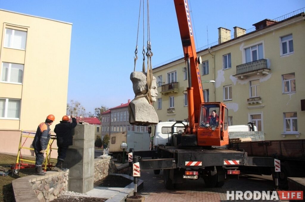 Потомки Чапаева просят Лукашенко передать в Россию демонтированный в Гродно памятник