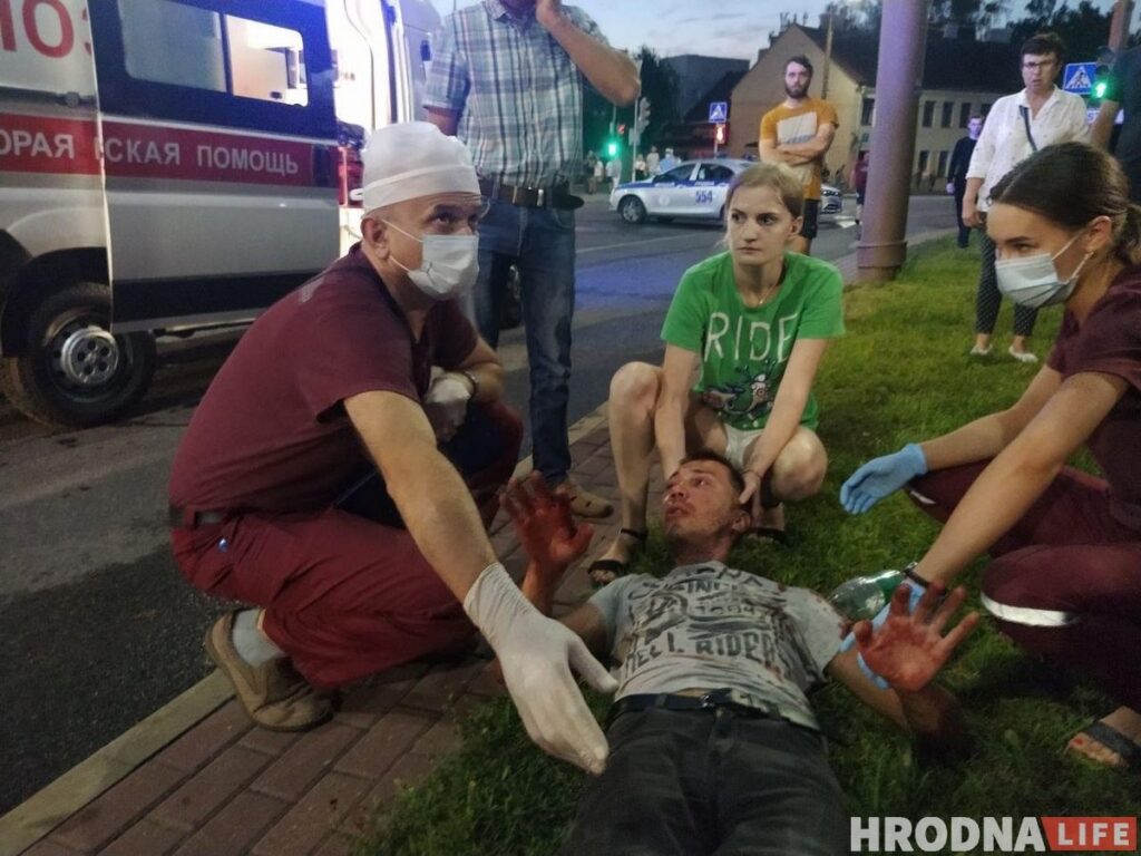 «Мы любога заб'ем, але вам горад не аддадзім». Пра што распавялі гродзенцы, якія прыйшлі здымаць пабоі ў судмедэкспертызу