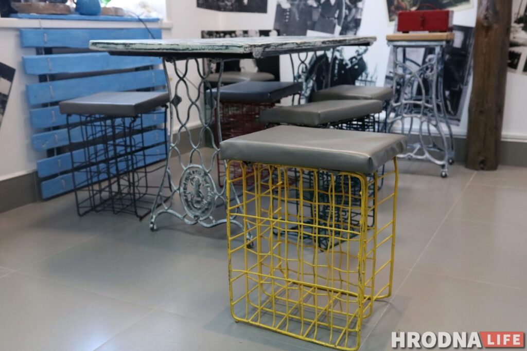 З тэлефоннай будкай і півам у слоіках: на Тэлеграфнай адкрываецца бар-музей «На провадзе»