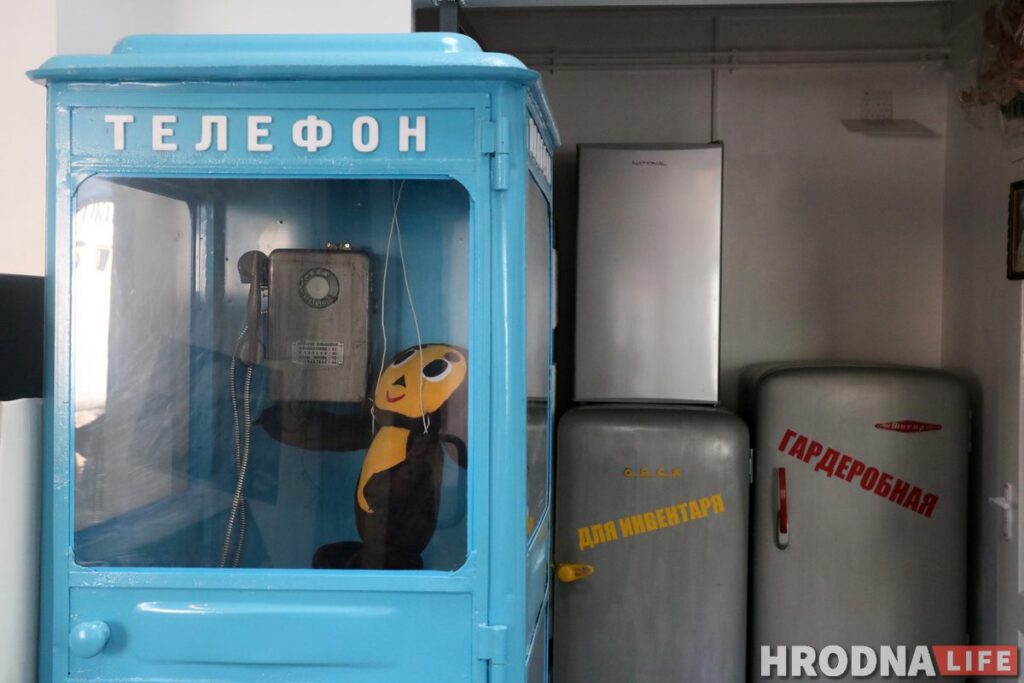 З тэлефоннай будкай і півам у слоіках: на Тэлеграфнай адкрываецца бар-музей «На провадзе»