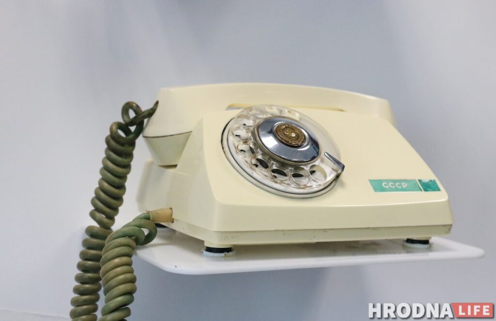 З тэлефоннай будкай і півам у слоіках: на Тэлеграфнай адкрываецца бар-музей «На провадзе»