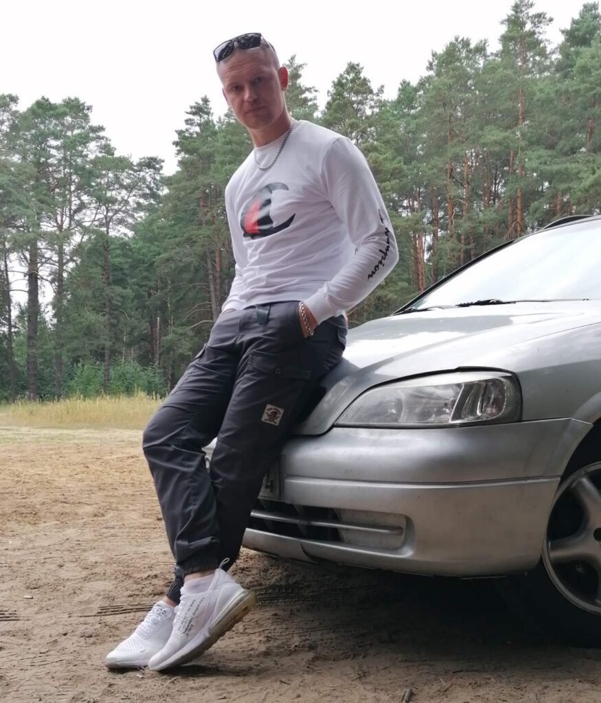 «Мы любога заб'ем, але вам горад не аддадзім». Пра што распавялі гродзенцы, якія прыйшлі здымаць пабоі ў судмедэкспертызу
