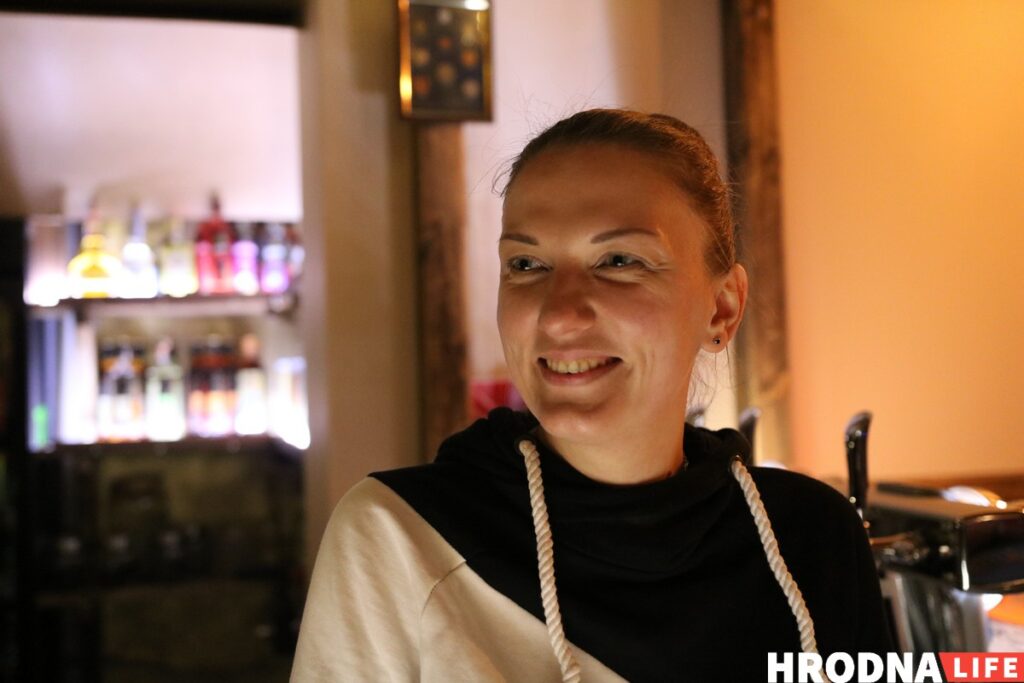 «Они сделали всё, чтобы загубить мой бизнес». Всех сотрудников бара в центре Гродно посадили на сутки