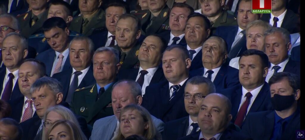 «Тыя, хто ў ланцужку, і "брыдкія нягоднікі" амапаўцы - усе яны нашы дзеці». 10 цікавых выказванняў з паслання Лукашэнкі да народа