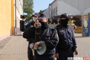 Наступили коленом на шею и душили. Как выглядели задержания в Гродно 20 сентября