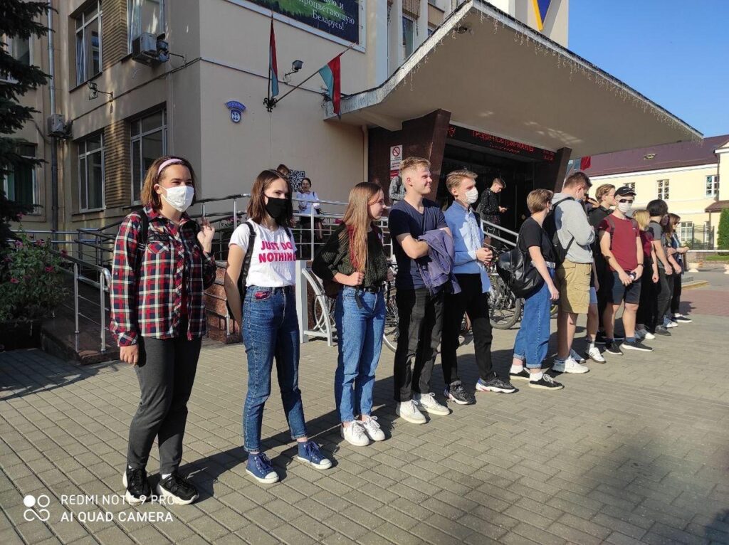 Блакаванне дарог, акцыя студэнтаў і затрыманні. Гроднецы выйшлі на вуліцу пасля інаўгурацыі прэзідэнта