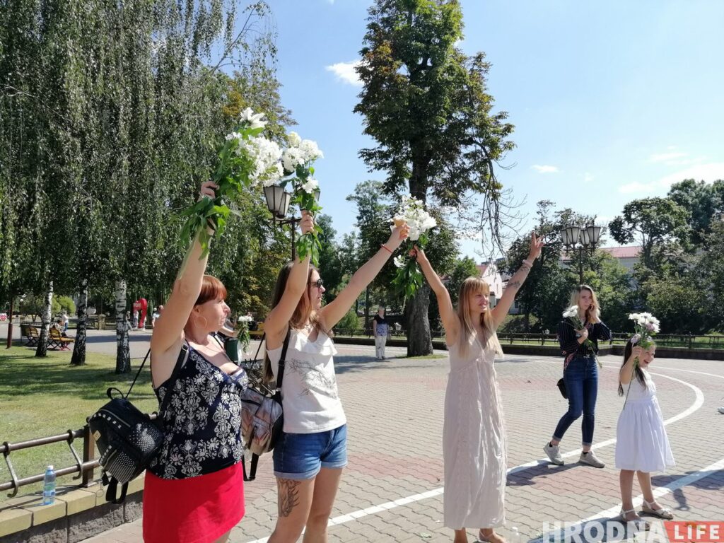 Могут ли родителей, которым угрожают СОП за участие в протестах, лишить детей? Объясняет специалист