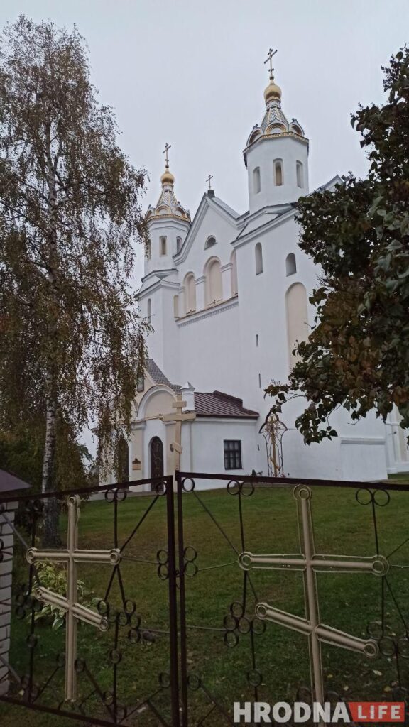Путешествие под зонтом:  Новогрудский замок, Мурованка Хрептовичей и музей под открытым небом – за 1 день и 280 километров