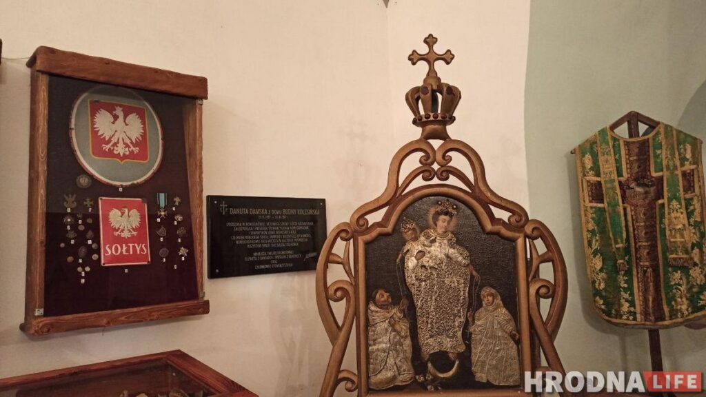 Путешествие под зонтом:  Новогрудский замок, Мурованка Хрептовичей и музей под открытым небом – за 1 день и 280 километров