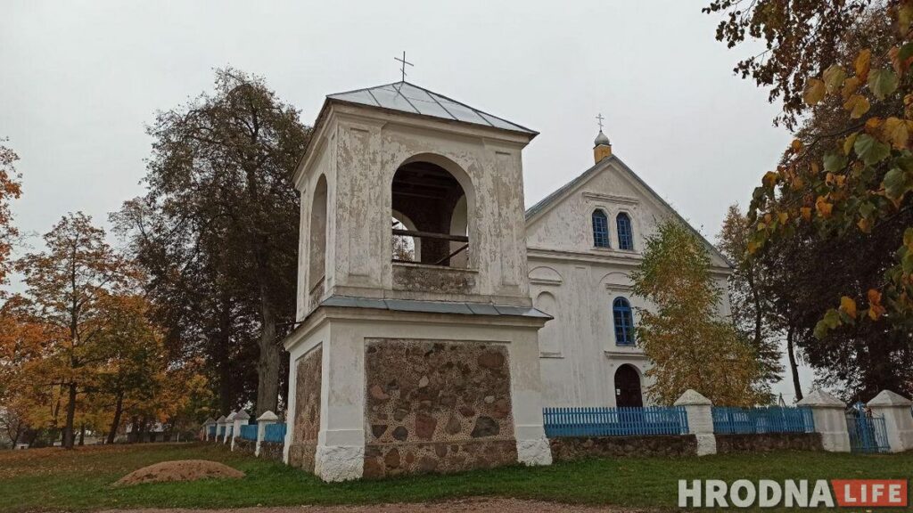 Путешествие под зонтом:  Новогрудский замок, Мурованка Хрептовичей и музей под открытым небом – за 1 день и 280 километров