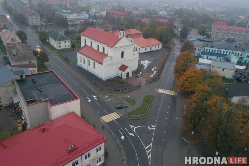 Путешествие под зонтом:  Новогрудский замок, Мурованка Хрептовичей и музей под открытым небом – за 1 день и 280 километров
