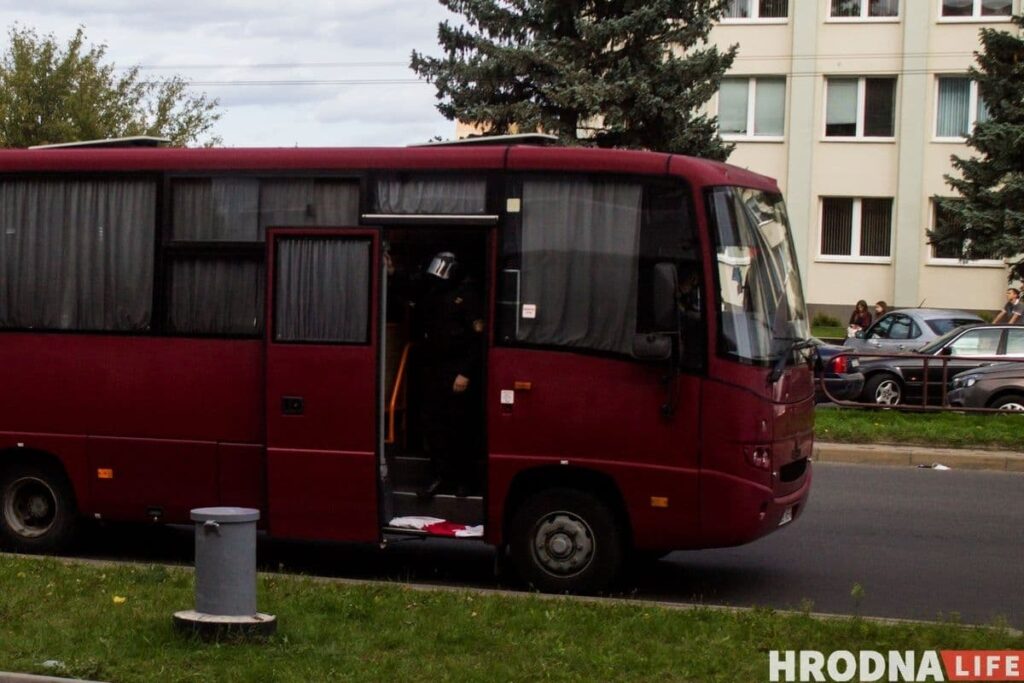 Лукашэнка: «Партрэтаў Лукашэнка пад бчб-сцягамі не было. Мы прыбярэм гэтую фашысцкую сімволіку»