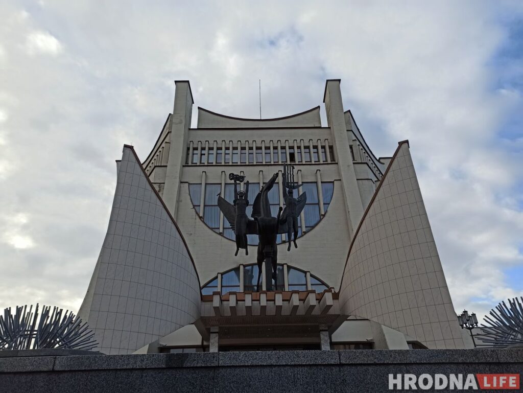 Замену уволенным режиссерам Гродненского драмтеатра ищут в России