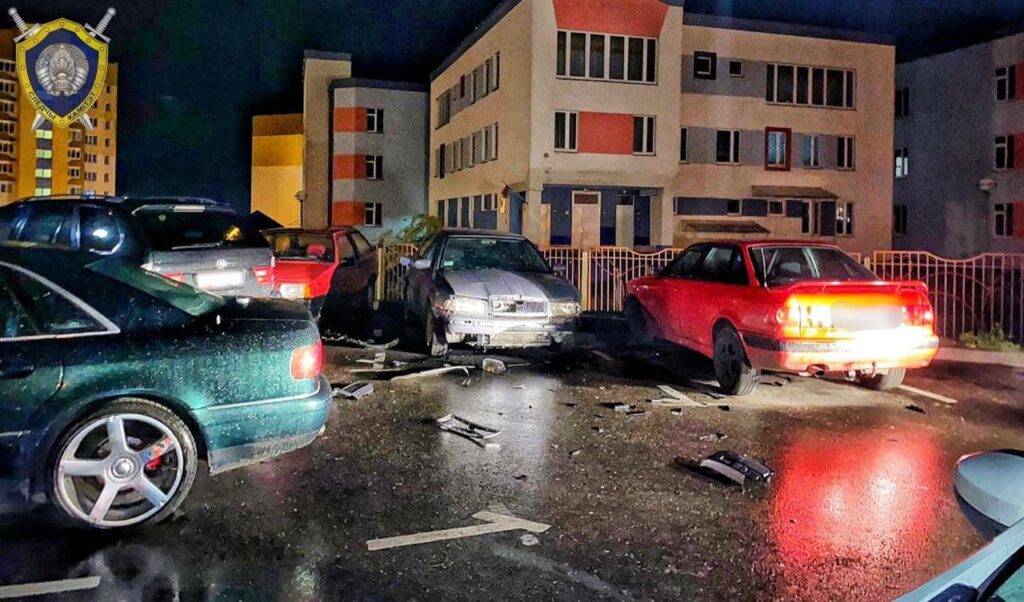 В Гродно ночью взорвали автомобиль милиционера. Ранее данные о нем разместили в Telegram-канале