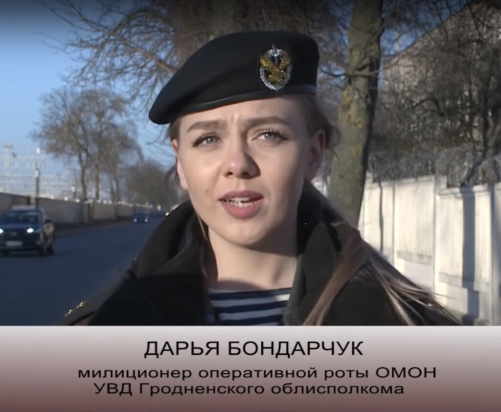 В Гродно начался суд над покусавшей сотрудниц ОМОНа 55-летней Мариной Поликарповой