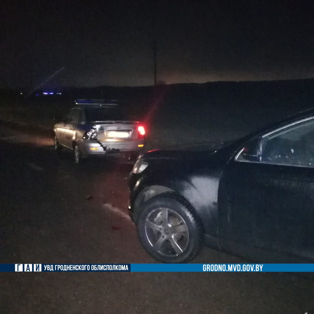 Пьяный гродненец наехал на милицейский автомобиль Пьяный гродненец наехал на милицейский автомобиль